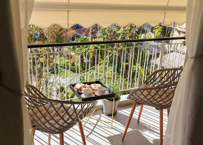 Acropolis Deluxe 2Br Apartment