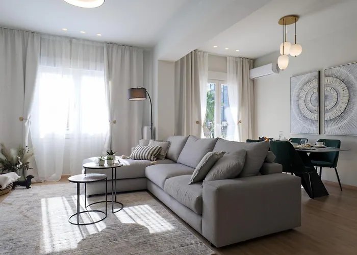 Acropolis Deluxe 2Br Apartment