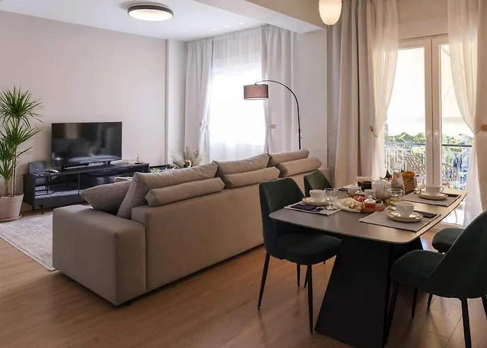 Acropolis Deluxe 2Br Apartment